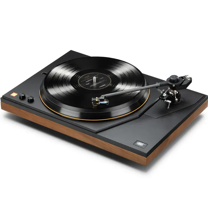 MoFi - MasterDeck Turntable , Walnut Finish , Demo Showroom in Mint Condition