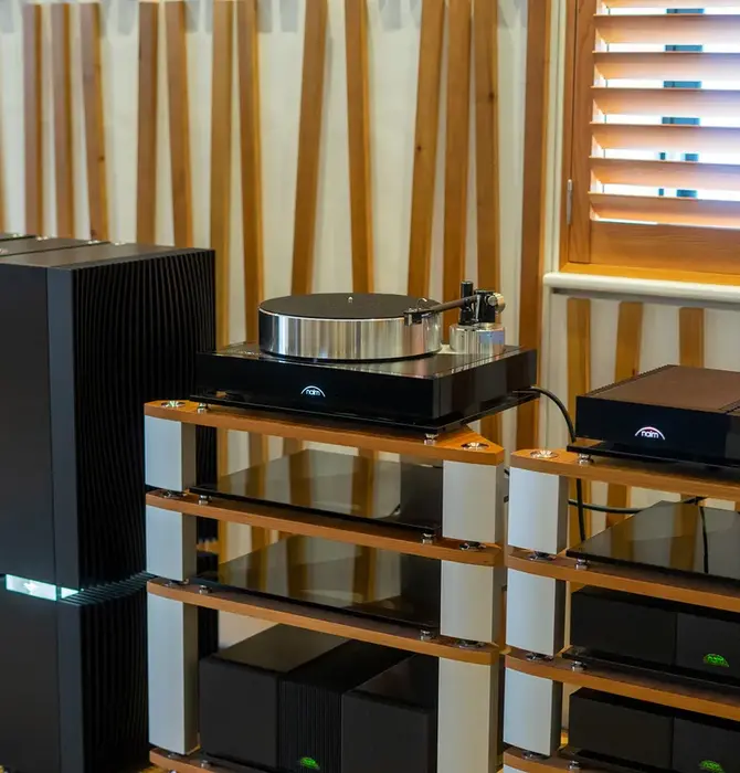 Naim  Audio - Special Edition  Solstice turntable , Showroom Demo in Mint Condition