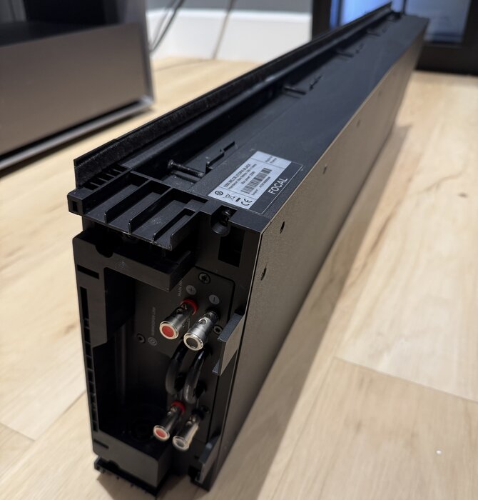 Focal - 1000 IWLCR  Utopia In-wall Speaker, Showroom Demo in Mint Condition !!