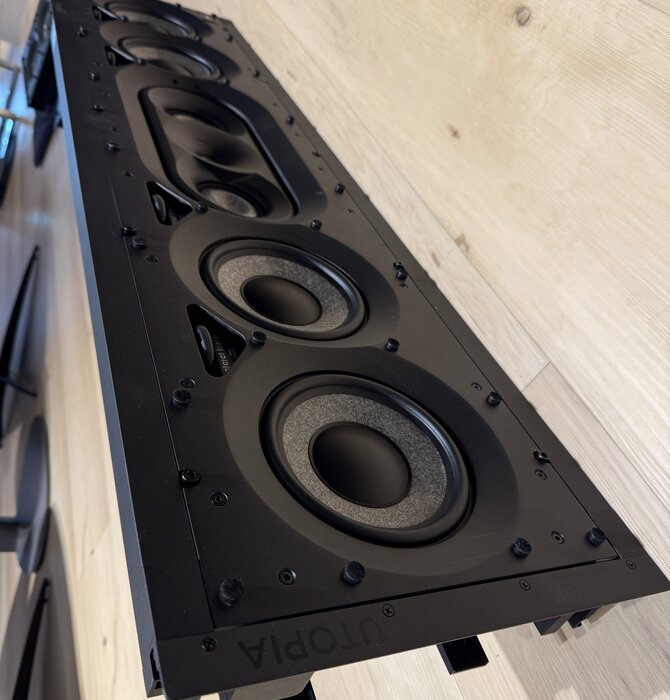 Focal - 1000 IWLCR  Utopia In-wall Speaker, Showroom Demo in Mint Condition !!