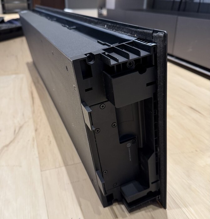 Focal - 1000 IWLCR  Utopia In-wall Speaker, Showroom Demo in Mint Condition !!