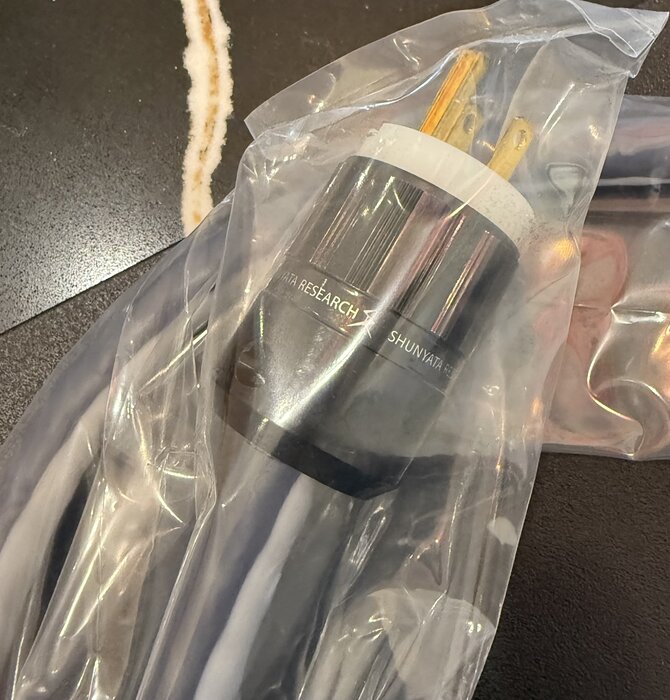 Shunyata Research - Venom HC V1 , 1.75 meter  C19 Power Cord , 20 AMP ( Brand New ! Discontinued model !