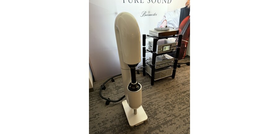 Bayz Audio - Courante 2.0 Radial Speakers in Gloss White with White Quartz Base , AV Show speakers in great condition !
