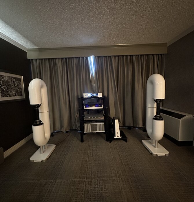 Bayz Audio - Courante 2.0 Radial Speakers in Gloss White with White Quartz Base , AV Show speakers in great condition !