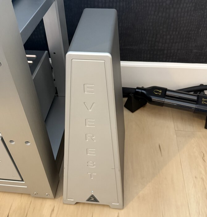 Shunyata Research Everest 8000 Reference Power Distributor ( Silver ), Showroom Demo