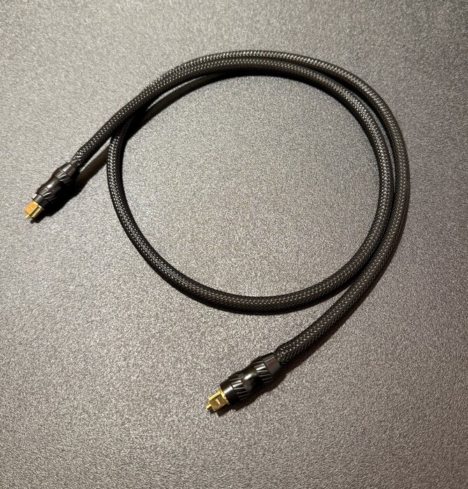 DH Labs Glass Master Toslink 1 meter , Previous Version , Showroom Demo !