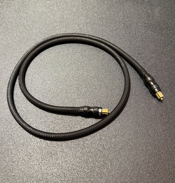 DH Labs Glass Master Toslink 1 meter , Previous Version , Showroom Demo !