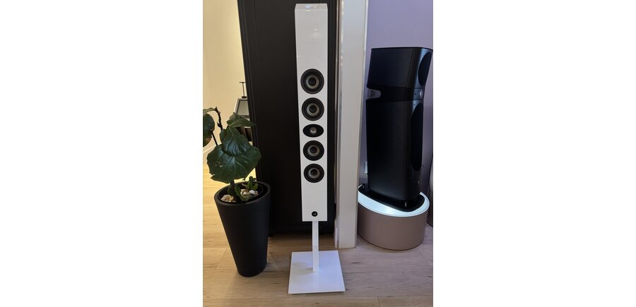 Focal 302 On-Wall Speaker White High Gloss, Showroom Demo in Mint Condition