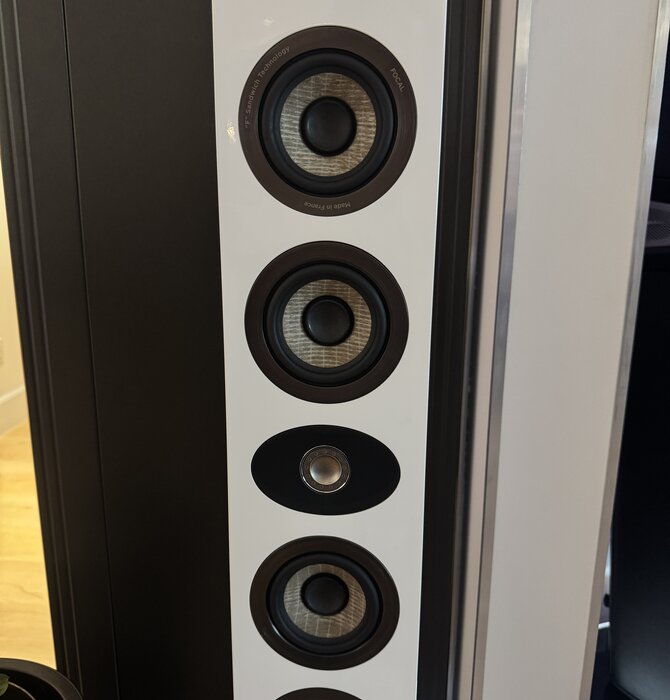 Focal - 302 On-Wall Speaker White High Gloss, Showroom Demo in Mint Condition