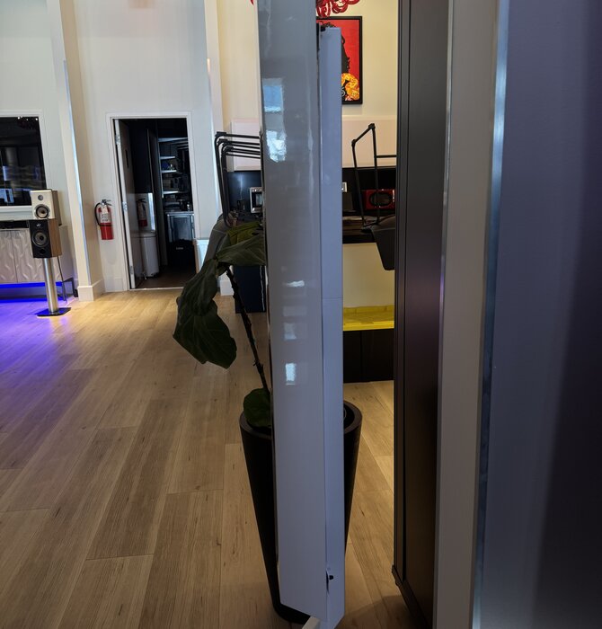 Focal - 302 On-Wall Speaker White High Gloss, Showroom Demo in Mint Condition