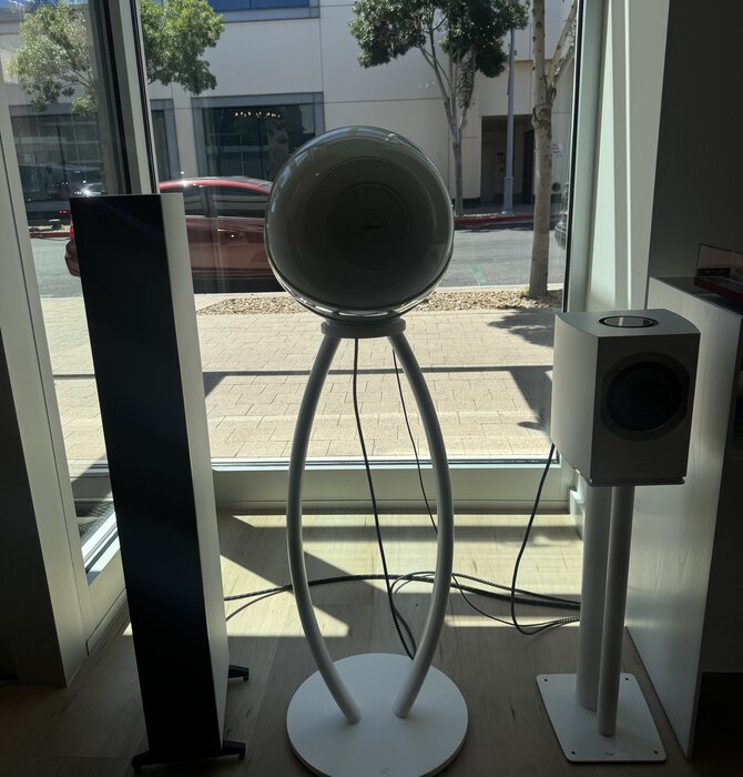 Cabasse The Pearl Wireless Active Loudspeaker System in Pearl White , Showroom Demo