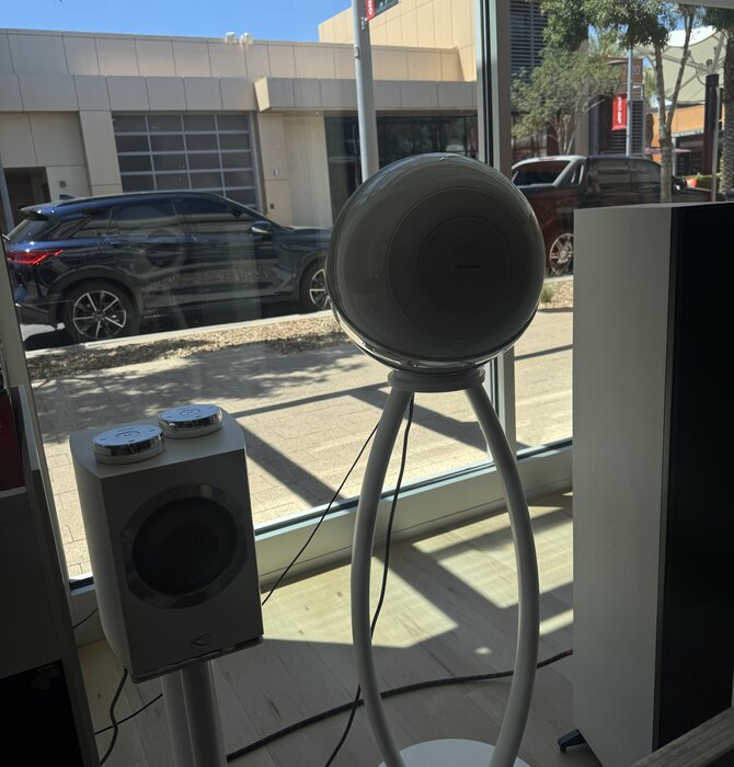 Cabasse The Pearl Wireless Active Loudspeaker System in Pearl White , Showroom Demo