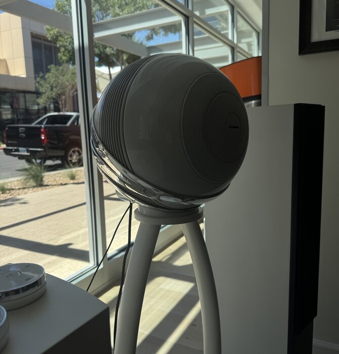 Cabasse The Pearl Wireless Active Loudspeaker System in Pearl White , Showroom Demo