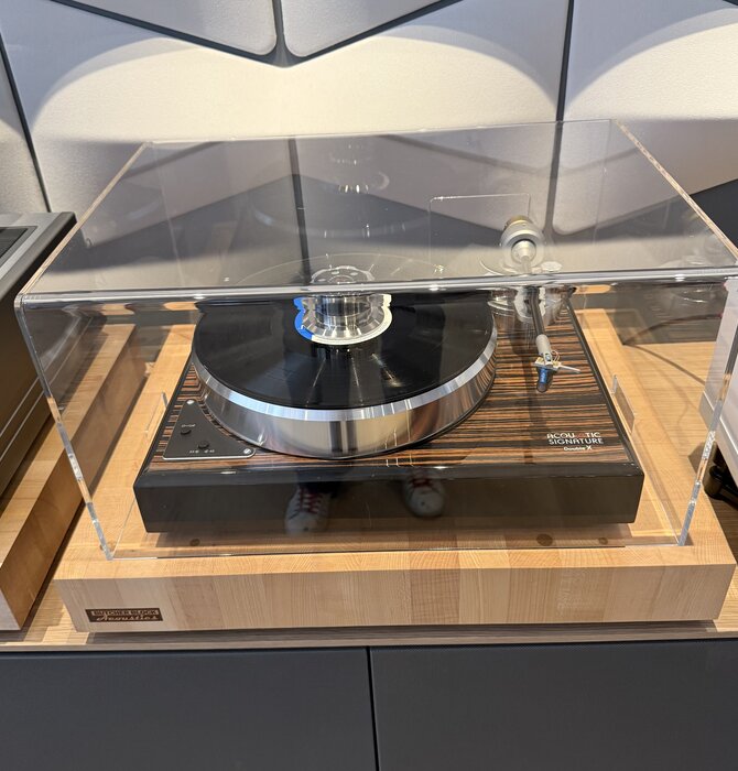 Butcher Block Acoustics - 24" x 18" Solid Maple  Edge-Grain Audio Platform 3" thick with threaded brass Inserts with Rubber Feet , Showroom Demo