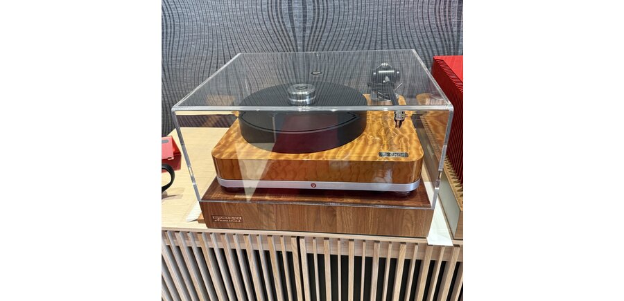 Harmony Turntable with Ortofon Cadenza Bronze Cartridge and Illustrious SE Tonearm A Perfect Combination