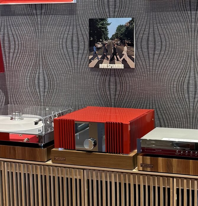 Burmester - B 18 All Lines Loudspeaker Pair Ferrari Red, Showroom Demo in Mint Condition