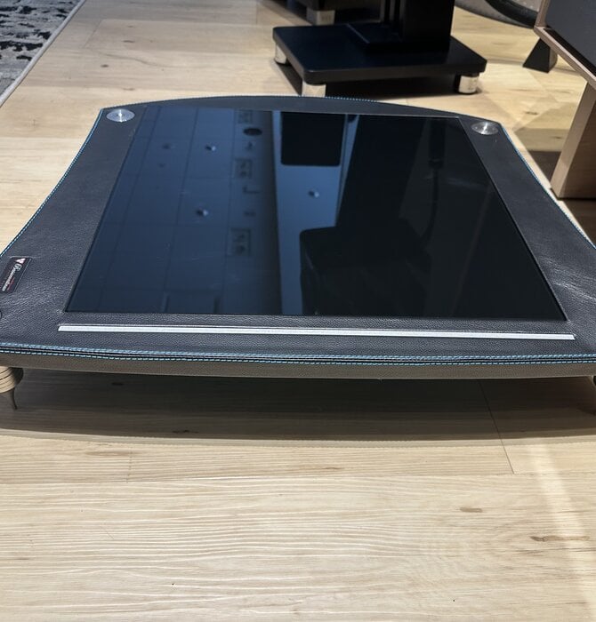 Bassocontinuo Accordeon McIntosh XL4 Rack in Genuine Black Leather, Center in Piano Black Glass, Stitches/Threads in McIntosh Deep Blue , 5.5"  High, USED in MINT Condition !