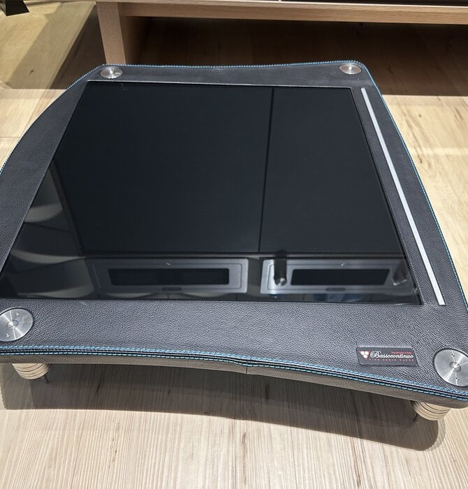 Bassocontinuo Accordeon McIntosh XL4 Rack in Genuine Black Leather, Center in Piano Black Glass, Stitches/Threads in McIntosh Deep Blue , 5.5"  High, USED in MINT Condition !