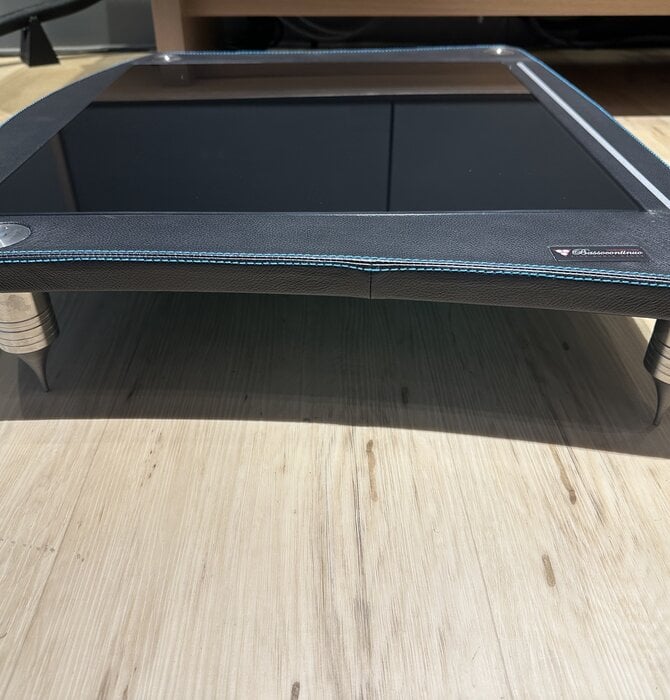 Bassocontinuo Accordeon McIntosh XL4 Rack in Genuine Black Leather, Center in Piano Black Glass, Stitches/Threads in McIntosh Deep Blue , 5.5"  High, USED in MINT Condition !