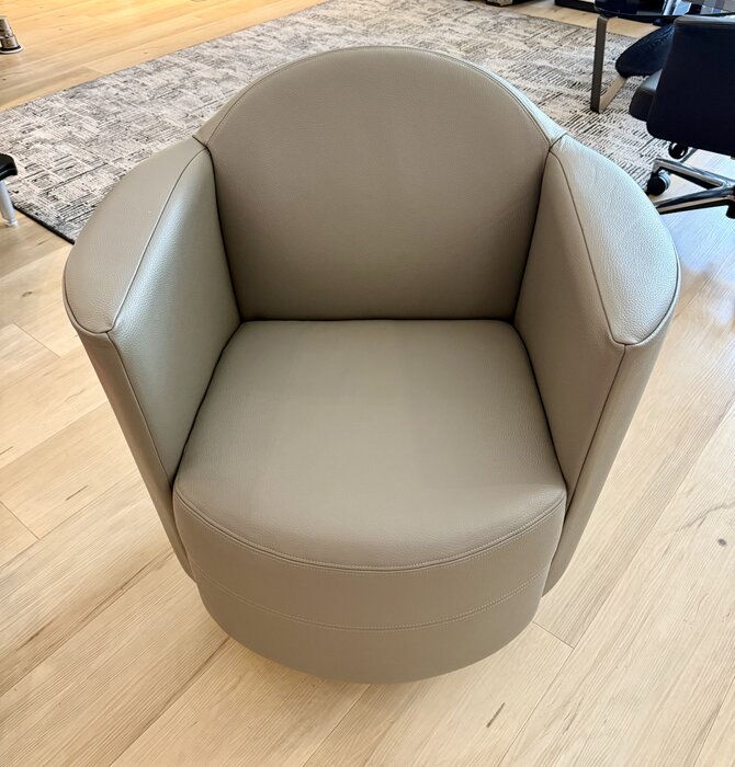 Jaymar - LA 1956 Swivel Grey Leather Chair with Metal Base , Showroom Demo in Mint Condition! Local Pick Up Only ! Premium Italian Leather