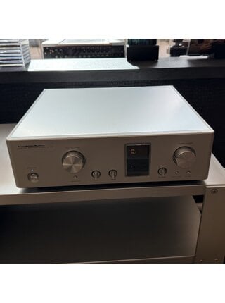 Luxman - Control Amplifier C-900u , USED in Great Condition , Comes with Original Remote & Trigger Cable  , 1 Year Dealer Warranty , No Original Packing !