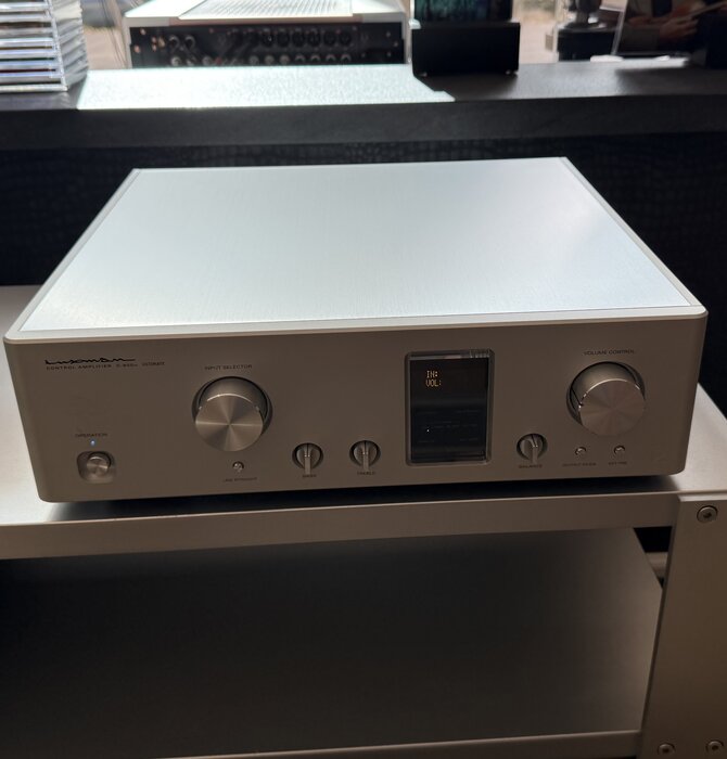 Luxman - Control Amplifier C-900u , USED in Great Condition , Comes with Original Remote & Trigger Cable  , 1 Year Dealer Warranty , No Original Packing !