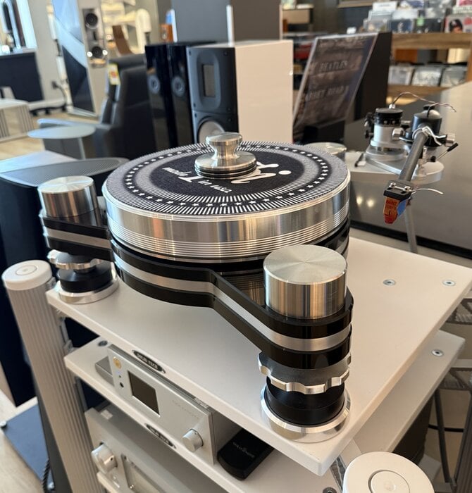 VPI Prime Avenger Reference Turntable Used In Excellent Condition