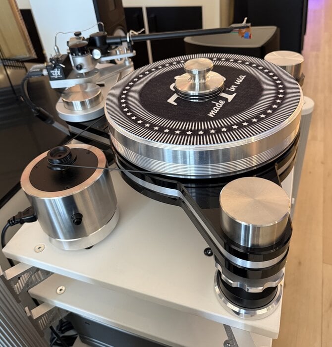 VPI Prime Avenger Reference Turntable Used In Excellent Condition
