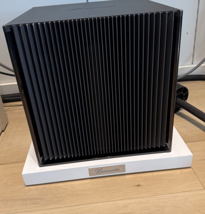 Burmester - Amplifier Stand
