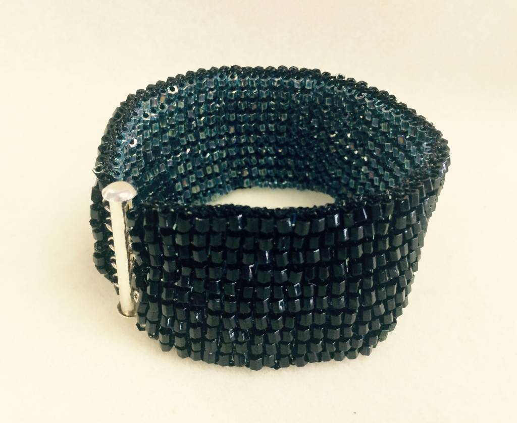 11/09 10a-1p Reversible Knitted Bracelet