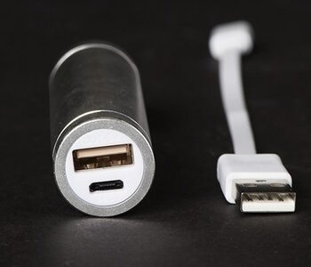 Banque d'alimentation rechargeable USB avec Fil