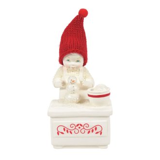 Department 56 Making A Doughman - Snowbabies Classic Collection 6008628 NEW 2021 Department 56 Making A Doughman - Snowbabies Classic Collection 6008628 NEW 2021