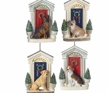 Ornement Porte avec chien Ass.4 5.5"