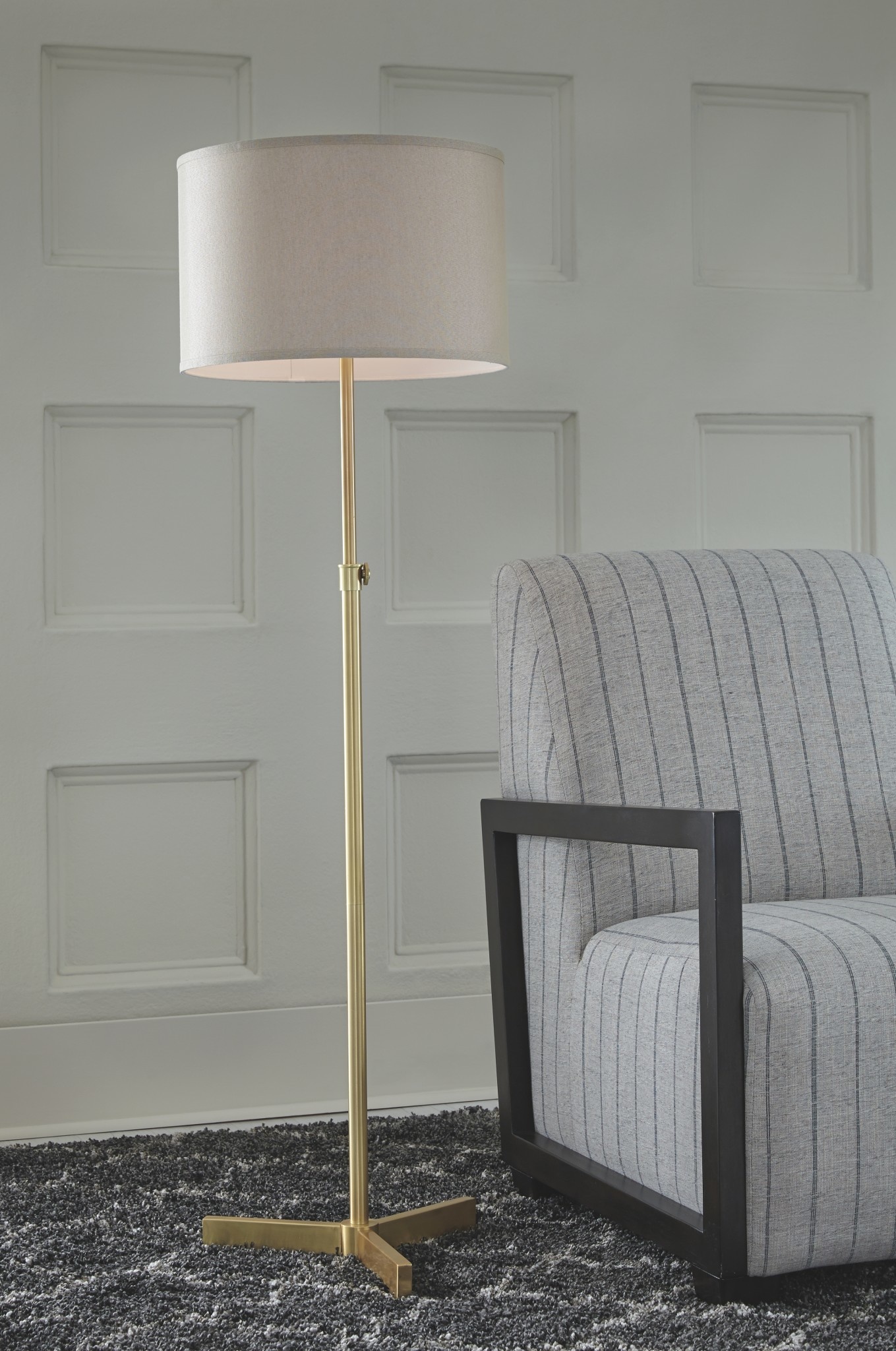 Signature Design Laurinda- Antique Brass Floor Lamp L734281