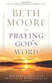 Moore, Beth Praying God's Word 4337
