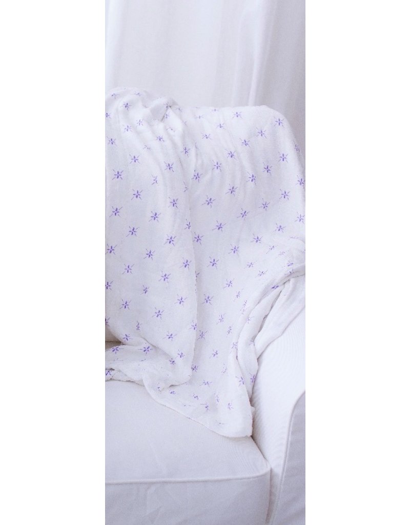 Newcastle Watercolor Star and White Newcastle Blanket