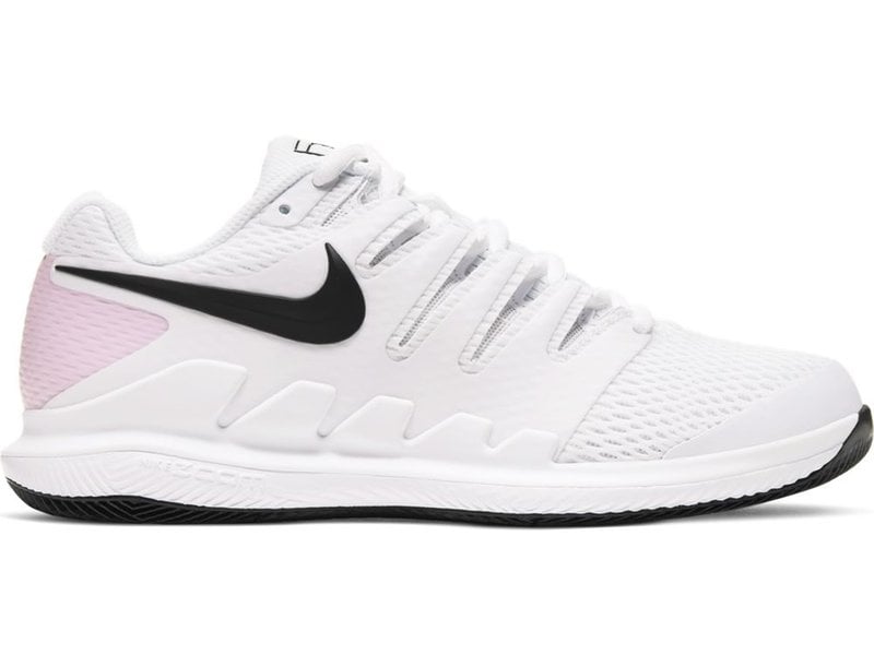 white pink nike shoes