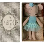Maileg .Little Sister, Dance Mouse in Daybed mint