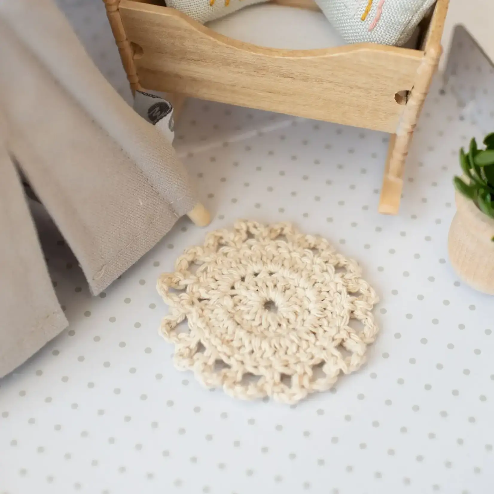 Macy Mae Dollhouse Designs Crocheted Scalloped Round Rug | White