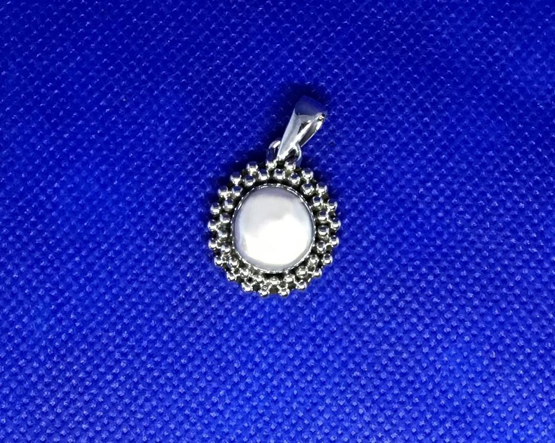 EC Pearl Pendant 72