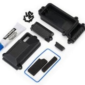 Traxxas Box, receiver (sealed)/ wire cover/ foam pads/ silicone grease/ 3x8 BCS (5)/ 2.5x8 CS (2)