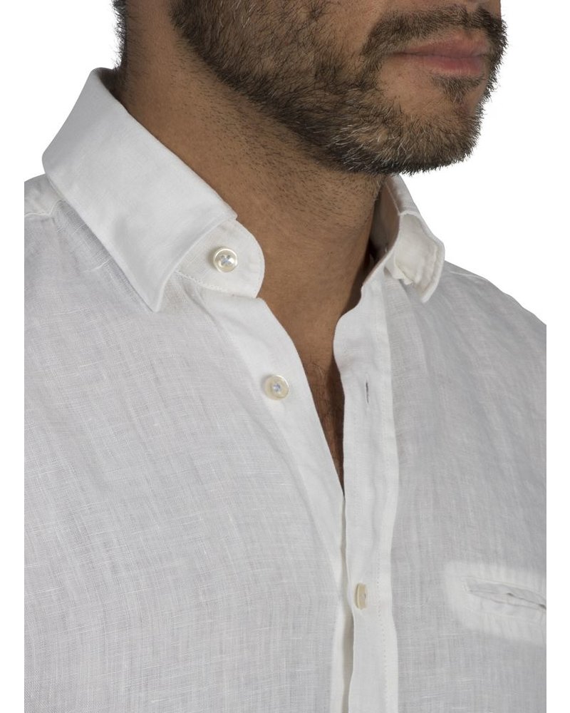 XOOS Men's fitted white linen shirt with a navy braid