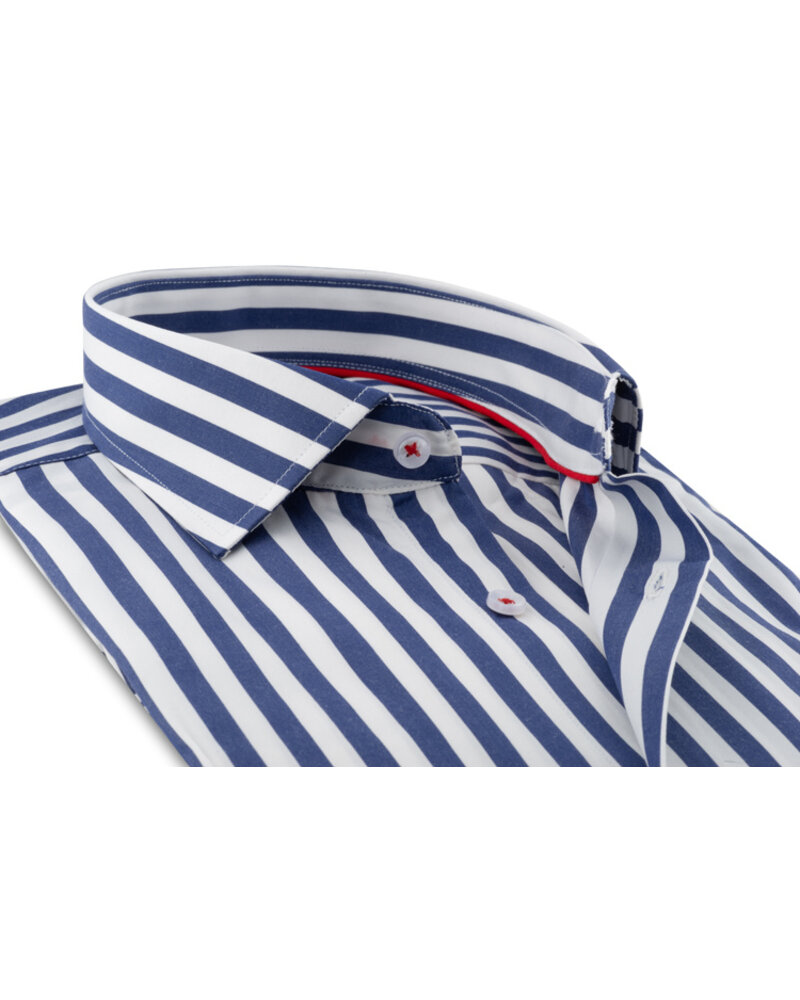 XOOS Chemise NON CINTRÉE à rayures baton marine et galon rouge (Double Retors)