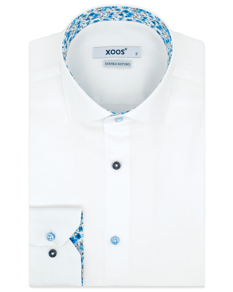 XOOS Men’s white shirt with blue floral lining and matching colored buttons