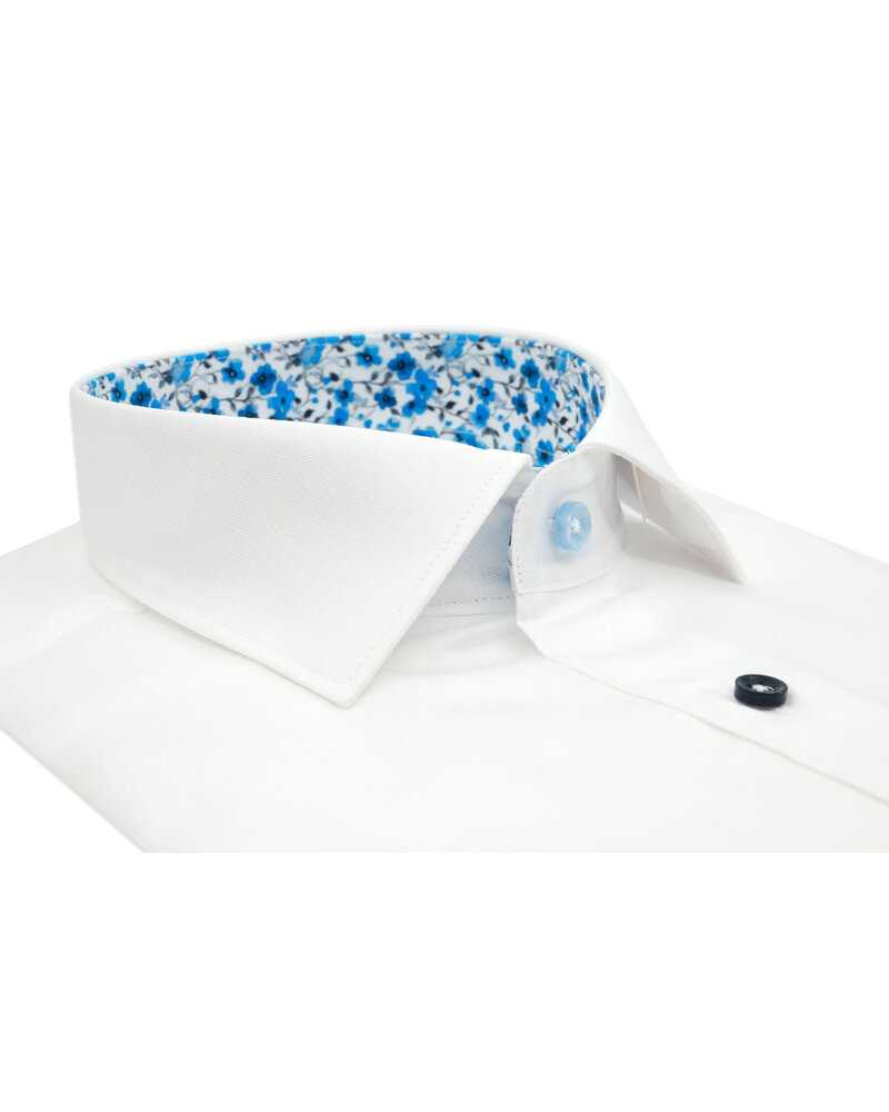 XOOS Men’s white shirt with blue floral lining and matching colored buttons