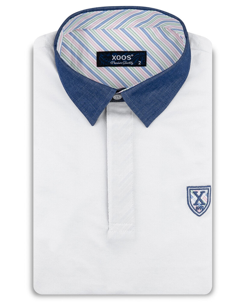 XOOS White short-sleeve polo with navy shirt collar and pink and pistachio striped lining
