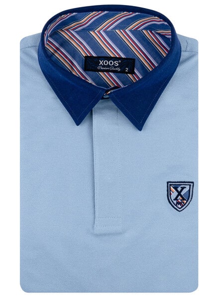 XOOS Blue short-sleeve polo with navy shirt collar and orange striped lining