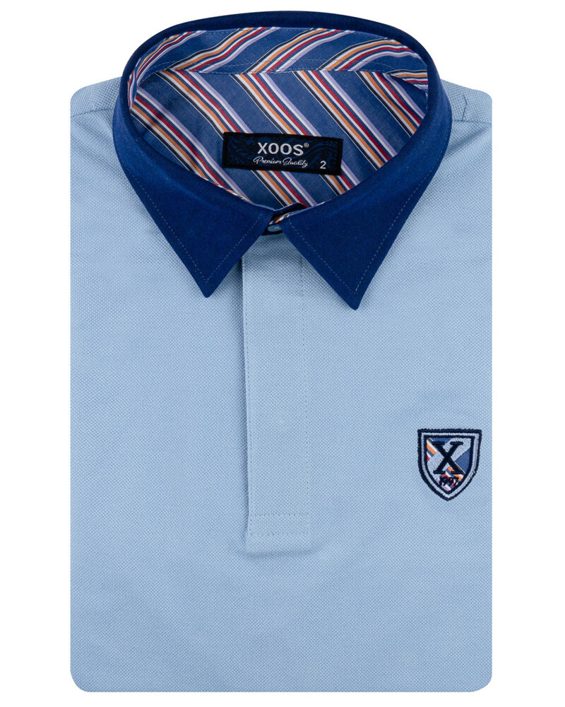 XOOS Blue short-sleeve polo with navy shirt collar and orange striped lining