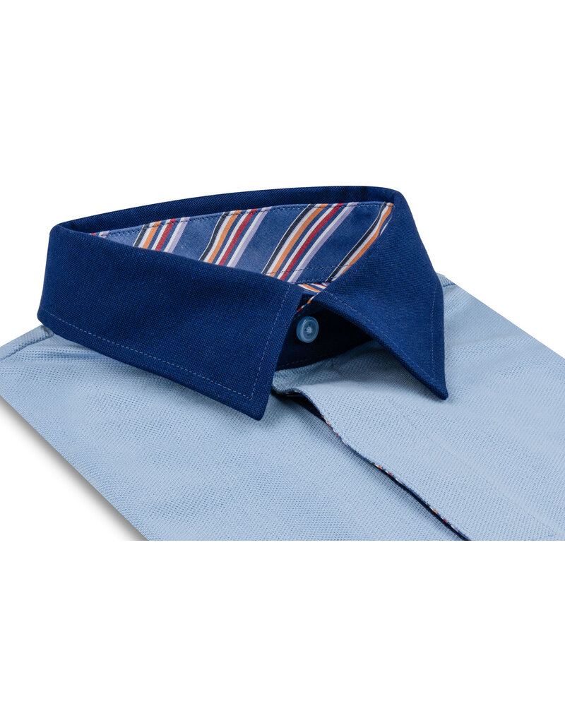XOOS Blue short-sleeve polo with navy shirt collar and orange striped lining