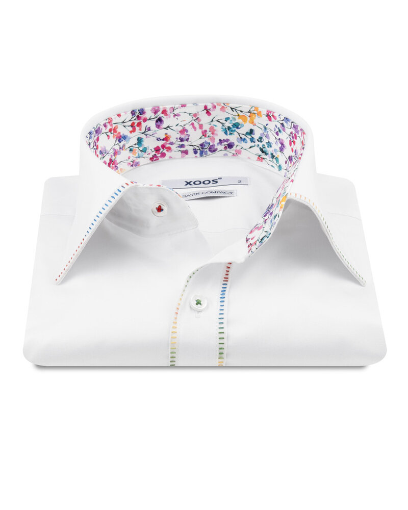 XOOS Men’s white de Ville Collar shirt with multicolor floral contrast lining and matching buttons